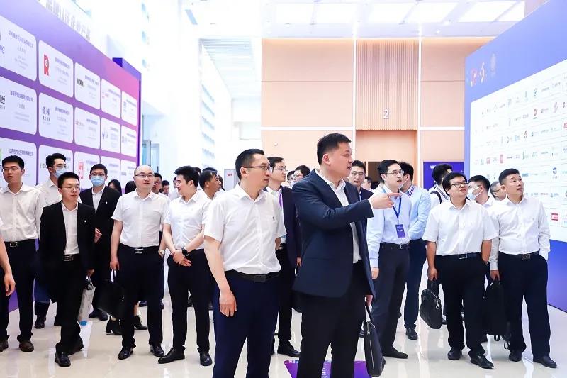 楊市長(zhǎng)、方書(shū)記親臨亨通展位 | 2021首屆蘇州超級(jí)產(chǎn)地節(jié)(圖5)