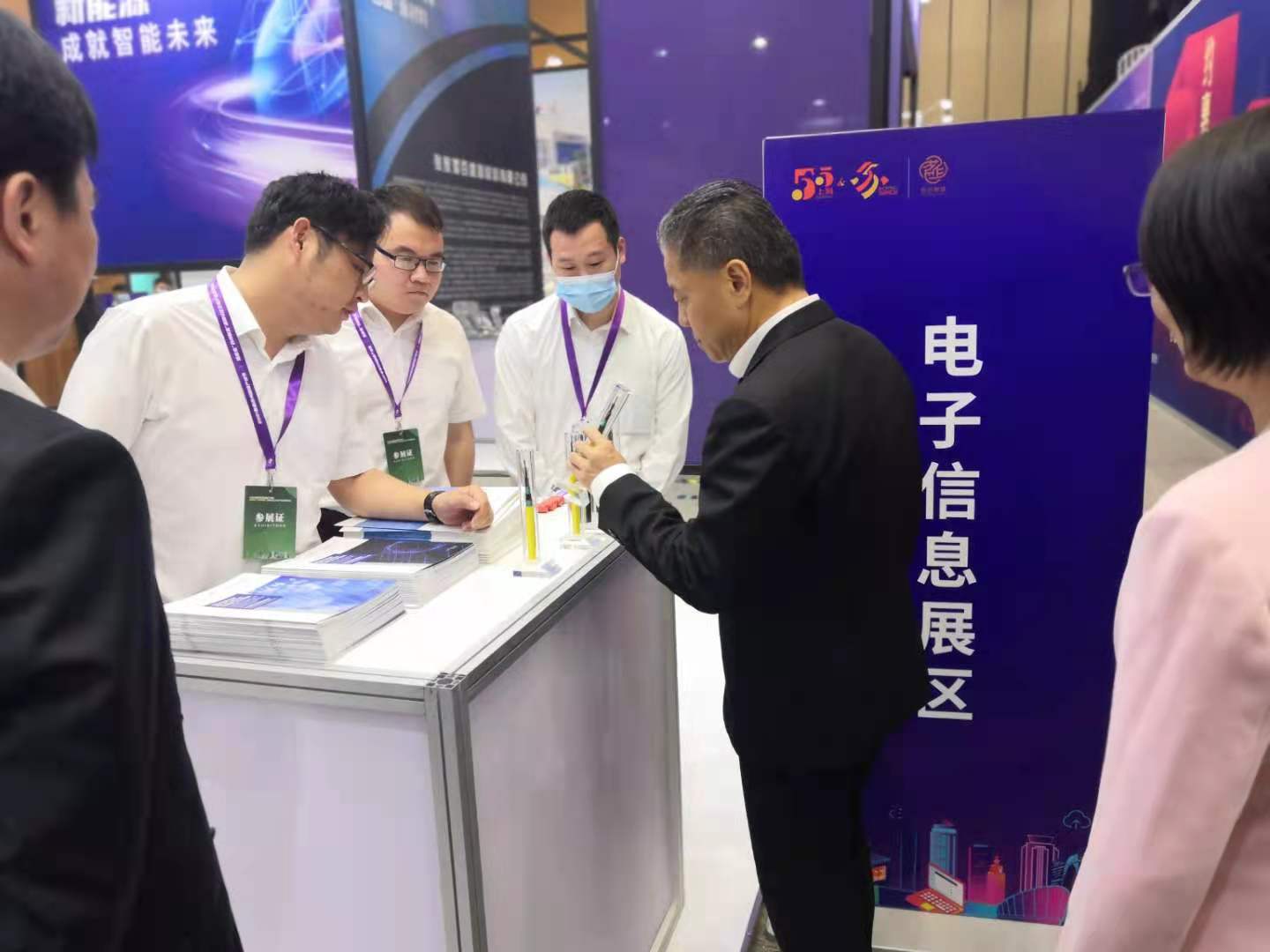 楊市長(zhǎng)、方書(shū)記親臨亨通展位 | 2021首屆蘇州超級(jí)產(chǎn)地節(jié)(圖6)